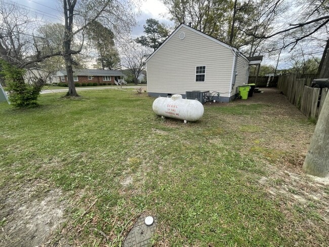 Building Photo - 2 Bd 1 Ba