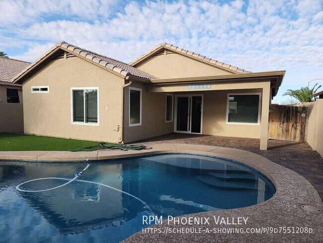 Building Photo - 2533 N Silverado-
