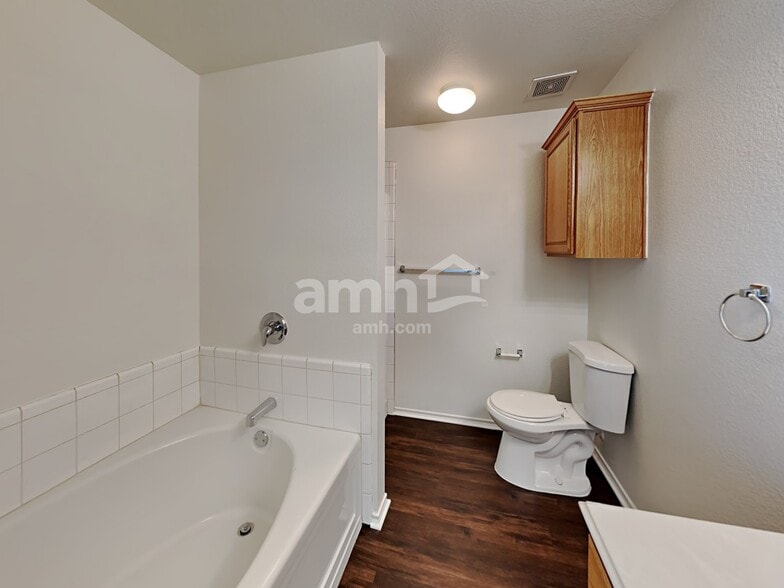 Building Photo - 9421 Pastime Ct