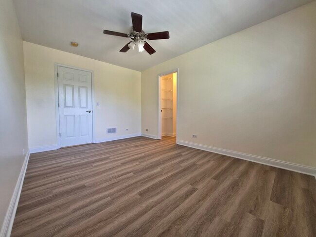 Building Photo - 2355 Shiloh Dr