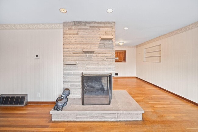 Building Photo - 1565 Garywood Ave