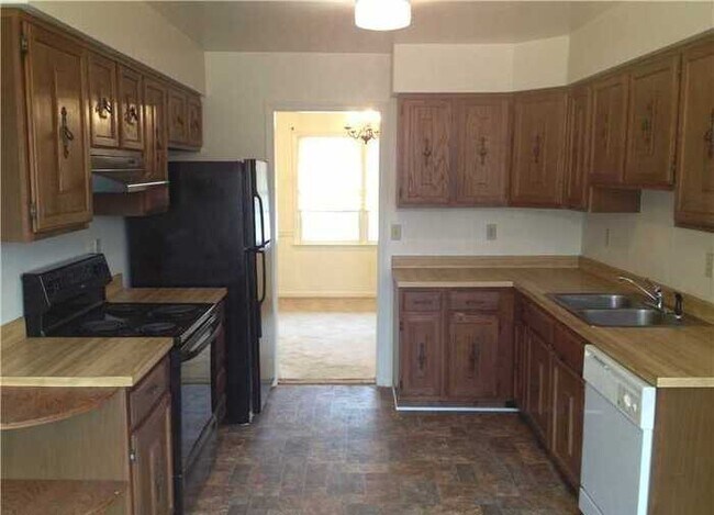 Building Photo - LOVELY 3 BEDROOM RANCH STYLE HOME IN CEDAR...