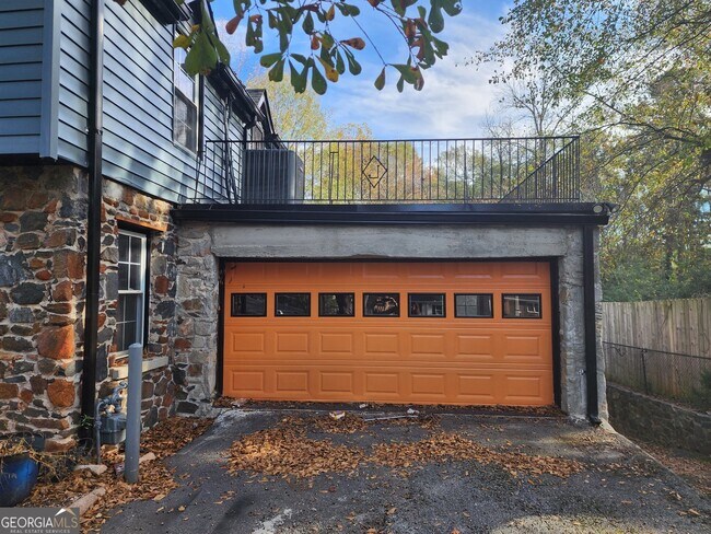 Building Photo - 1114 Fayetteville Rd SE