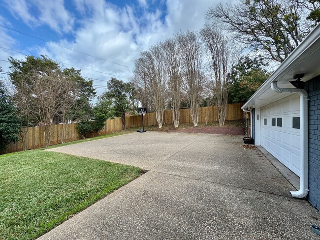 Building Photo - Beautiful 4BR / 3BA Home In Woodway