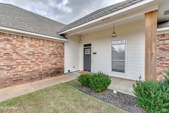 Building Photo - 120 Lennox Pl