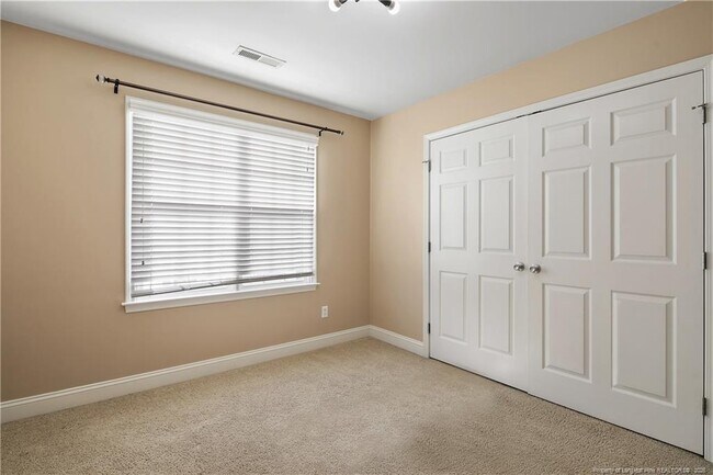 Building Photo - 147 Lamplighter Way