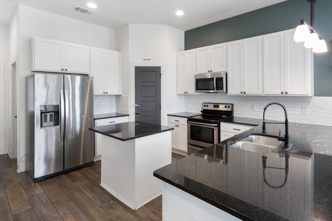 Building Photo - 534 Rigsby Ave