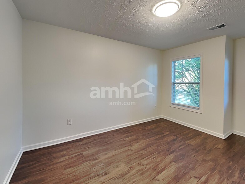 Building Photo - 4294 Windale Dr NW