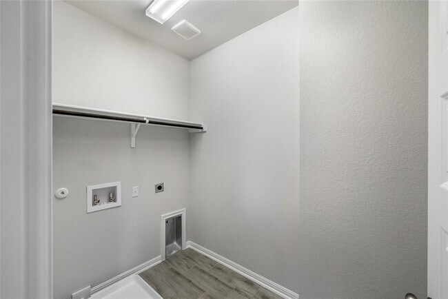 Building Photo - 104 Chalk Lake Cove