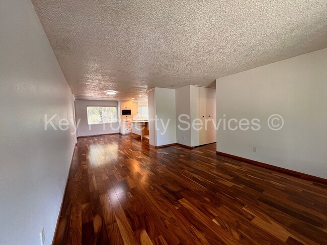 Building Photo - Beautifully Remodeled Gresham Ranch