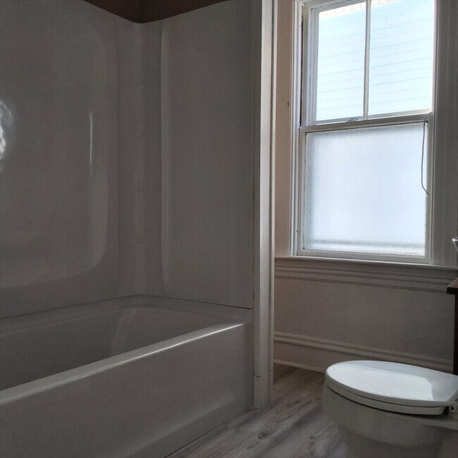 Building Photo - 517-519 Second St