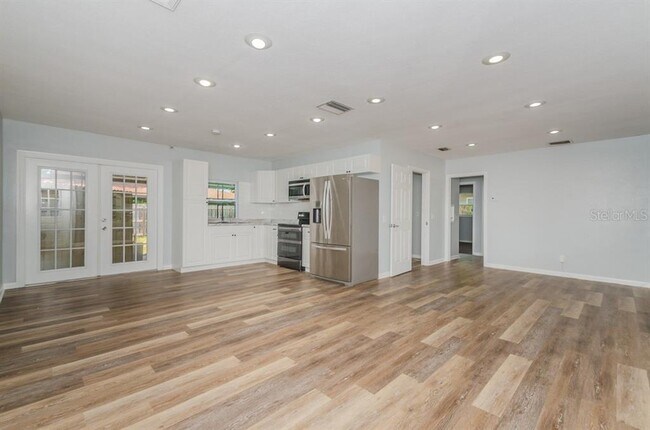 Building Photo - 408 S Aurora Ave