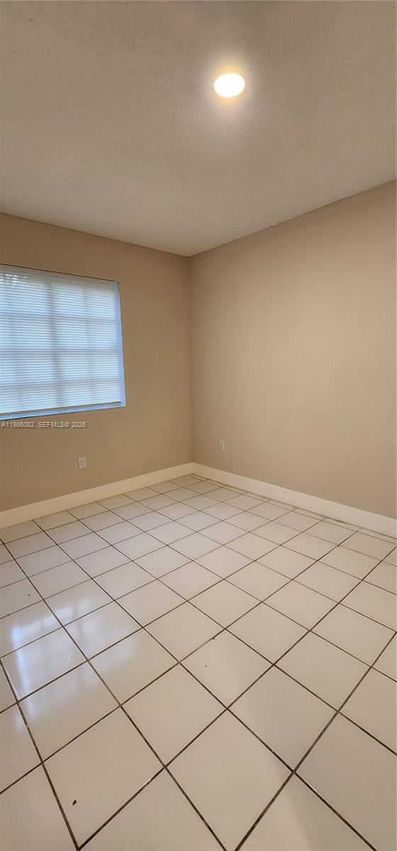 Building Photo - 800 SW 10th Ave