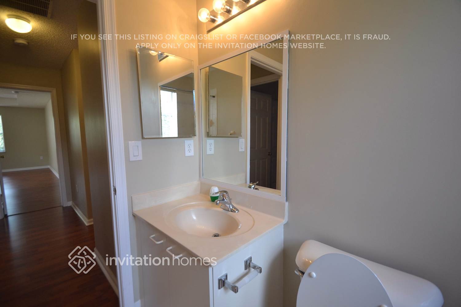 Building Photo - 15808 SW 48th Manor