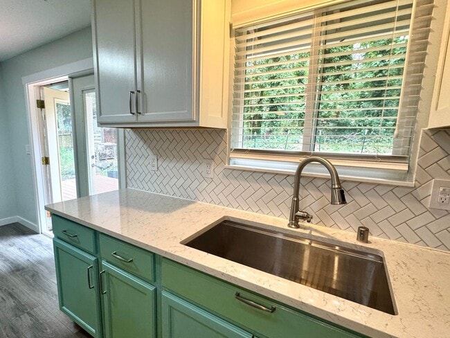 Building Photo - East Bremerton rambler with huge fenced yard...now available