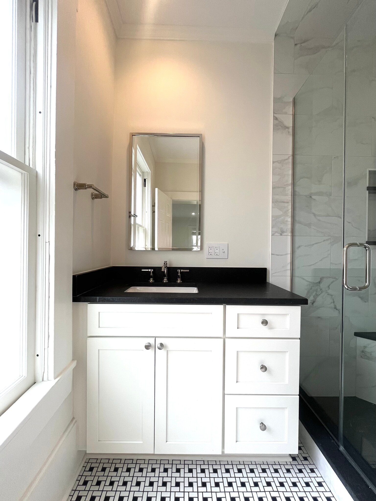 Building Photo - 672 Mohawk St