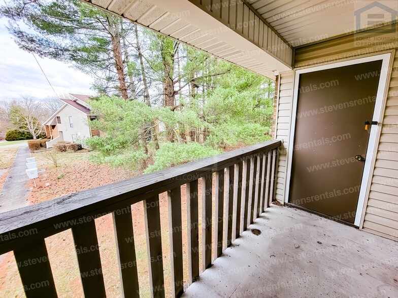 Building Photo - 419 Oriole Dr