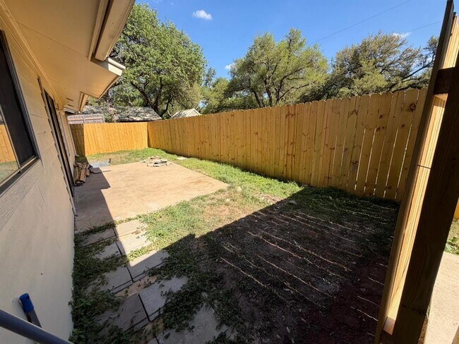 Building Photo - 9405 NEWBERRY Dr