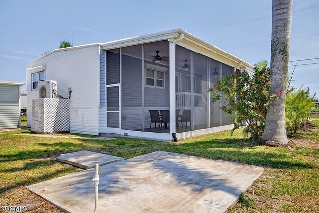 Building Photo - 3864 Royal Palm Dr
