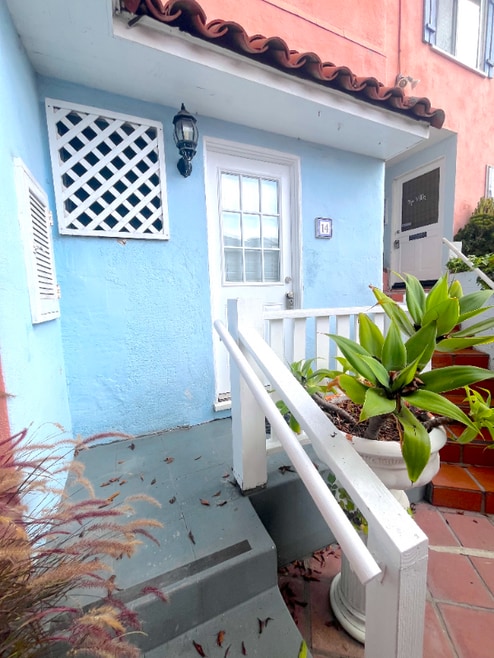 Building Photo - 212 N Coast Hwy