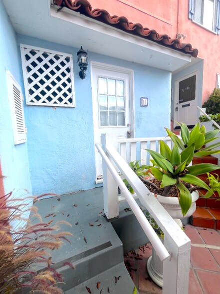 Primary Photo - 212 N Coast Hwy