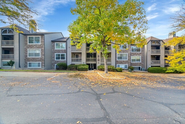 Building Photo - $1,495.95 with $300 off the first month's rent, 1 Bed, 1 Bath Condo in Englewood with Cozy Firepl...