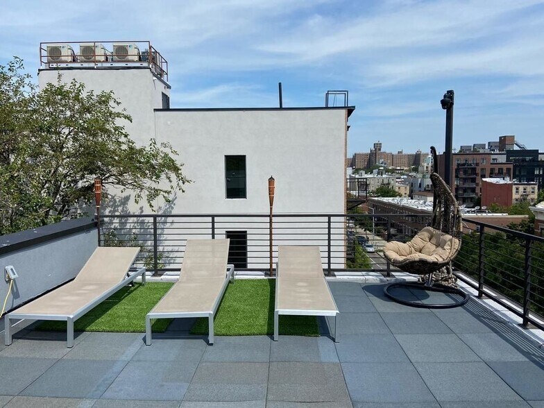 Building Photo - 245 Tompkins Ave