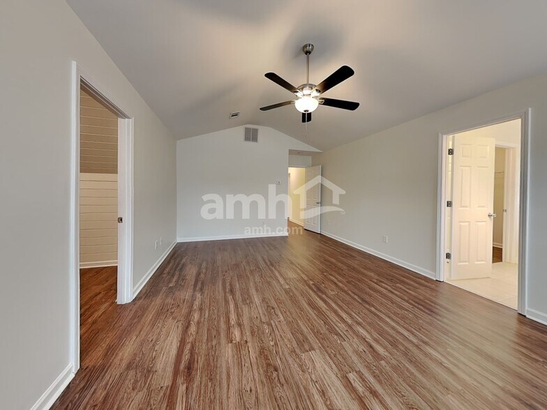 Building Photo - 488 Lincolnwood Ln