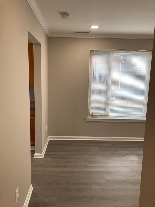 Building Photo - 1605 Addison Rd S