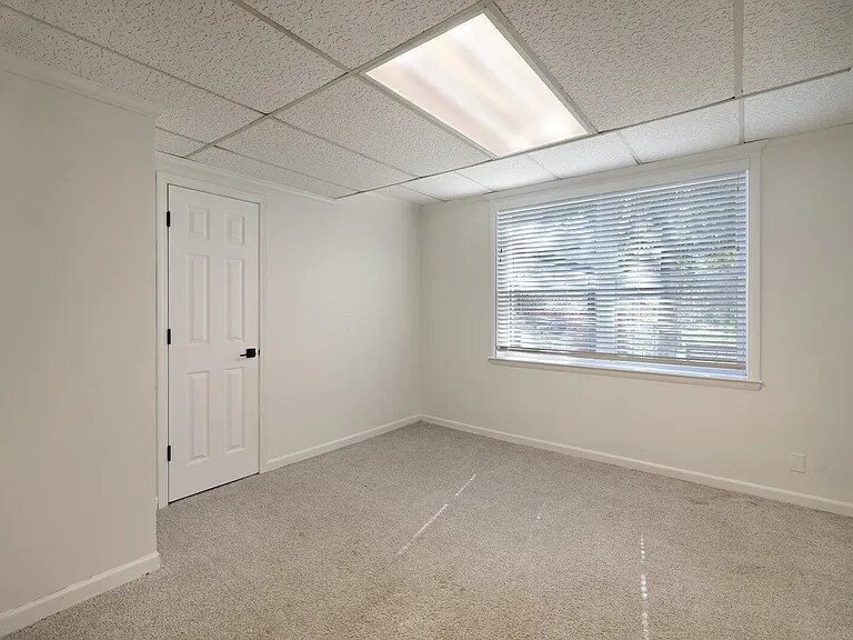Building Photo - 436 Foothill Dr