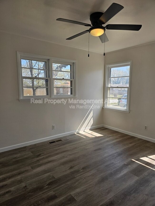 Building Photo - 1030 N Hickory Ave