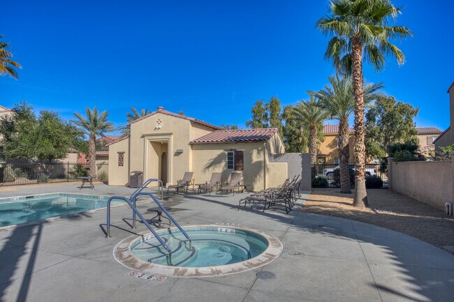 Building Photo - 520 Calle Vibrante