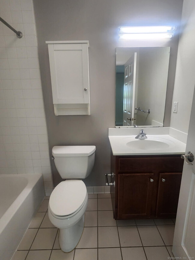 Building Photo - 49 Fairgate Dr