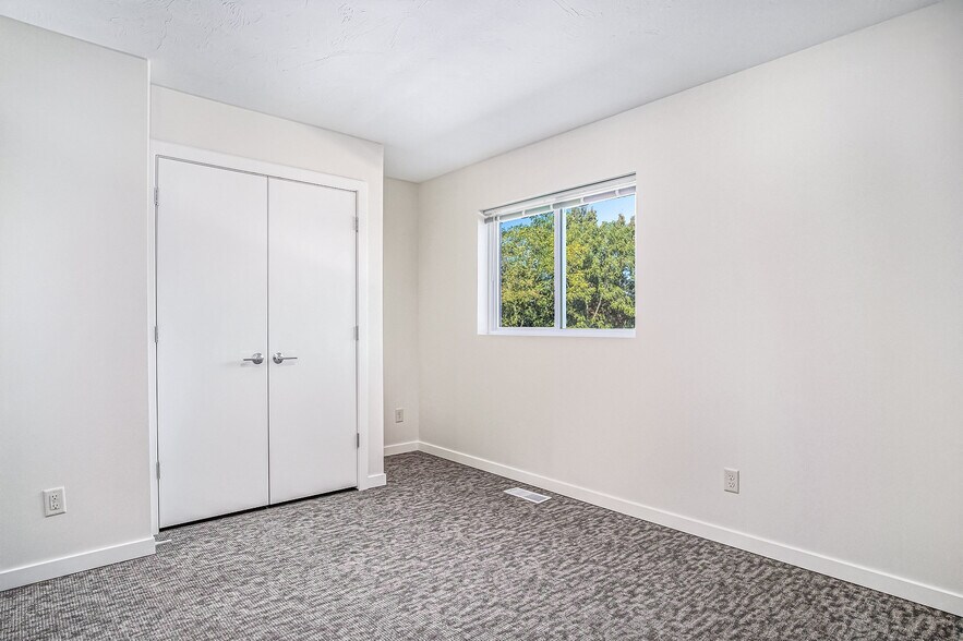 Building Photo - 11 Deloney Ave NW