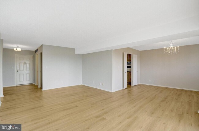 Building Photo - 5904 Mt Eagle Dr