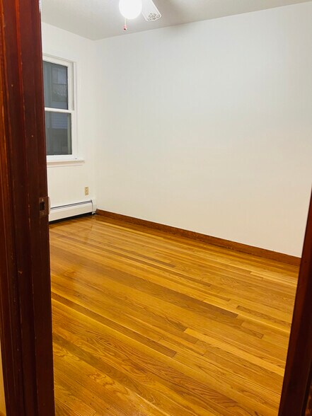 Building Photo - 68 Noble St