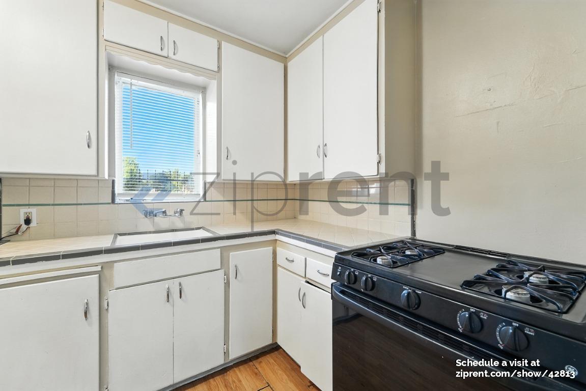 Building Photo - 151 W 18th St