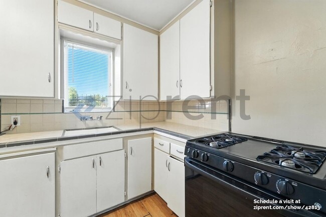 Building Photo - 151 W 18th St