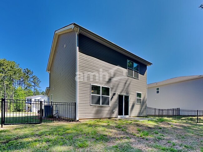 Building Photo - 509 W Lionel Rd