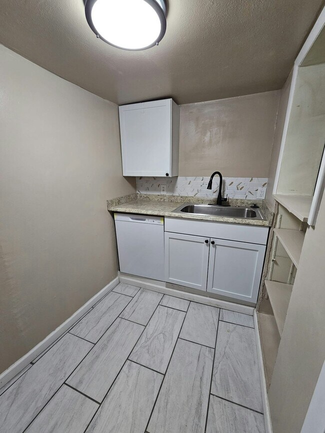 Building Photo - 2644 4th St