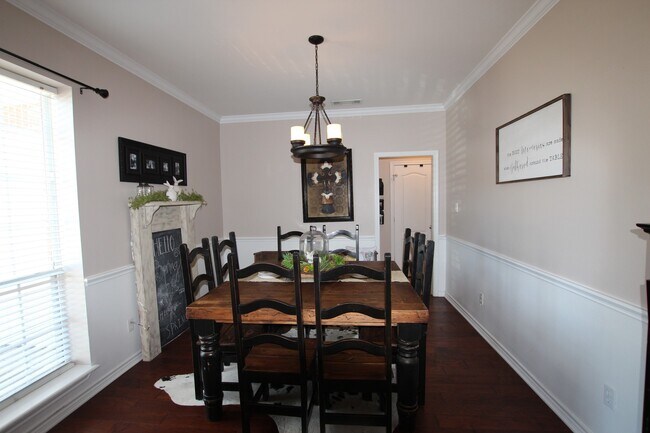 Building Photo - Lease Takeover Opportunity Available: Stun...