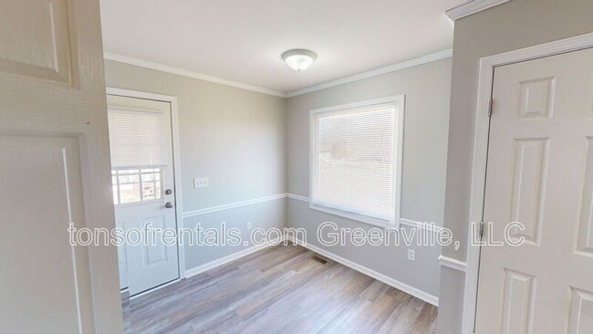 Building Photo - 121a Hipps Ave