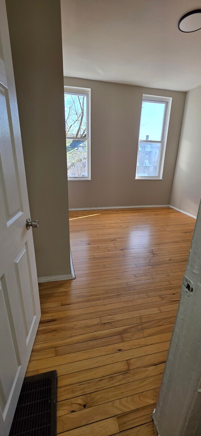 Building Photo - 1828 W Lombard St