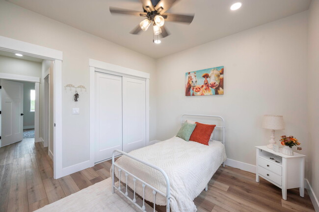 Building Photo - 2775 Village Dr