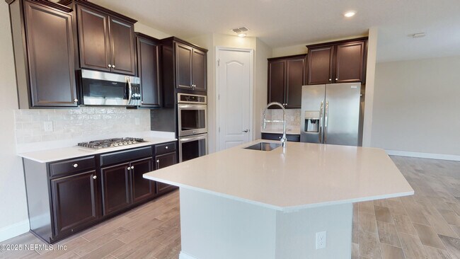 Building Photo - 201 Silver Creek Pl