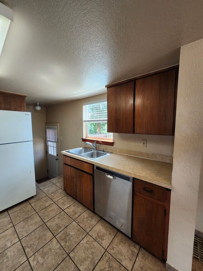 Building Photo - 1211 Torbett St