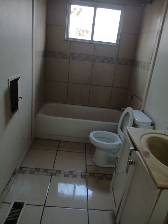 Building Photo - 6614 Elmridge Dr