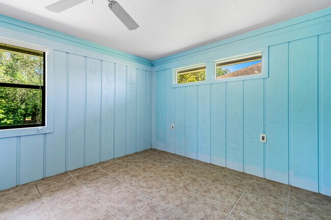 Building Photo - 2041 SE Floresta Dr