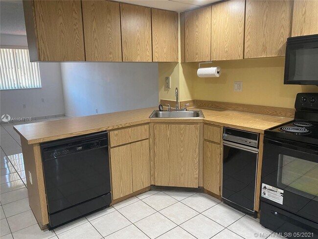 Building Photo - 1809 SW 107th Ave