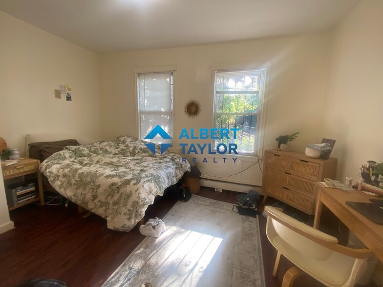 Building Photo - 1576 Tremont St